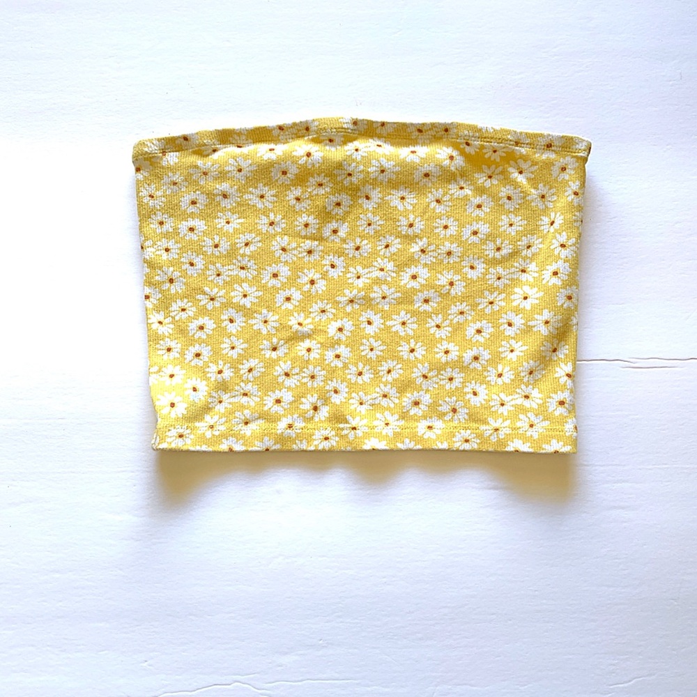 Forever 21 Yellow Crop Top Daisy Print Medium